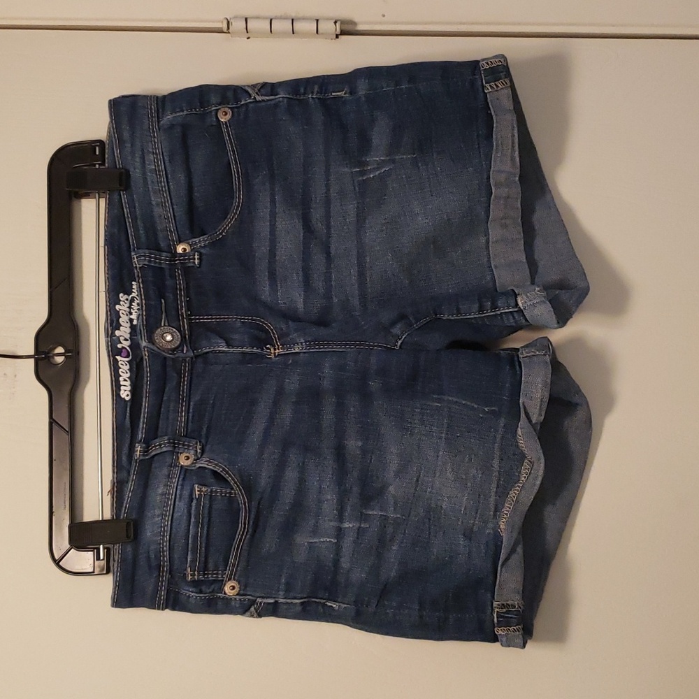 $5 FEBRUARY SALE Ariya Jeans Jean Shorts 7/8 Juniors